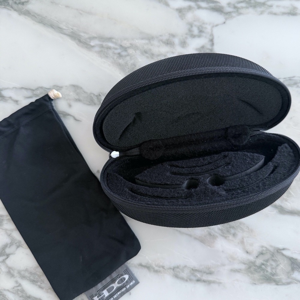 Oakley Black Ballistic Nylon Hard Shell Sunglasses Case with Microfiber Pouch - Picture 2 of 3